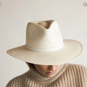 Janessa Leoné Sherman bleach beach hat